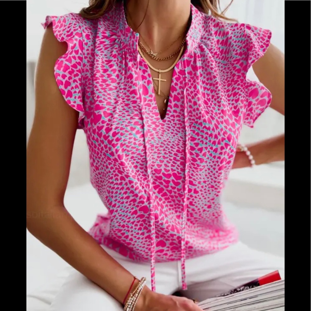 💕LAST ONE! Medium(6/8) Pink print top/v-meck with tie/ruffled neckline